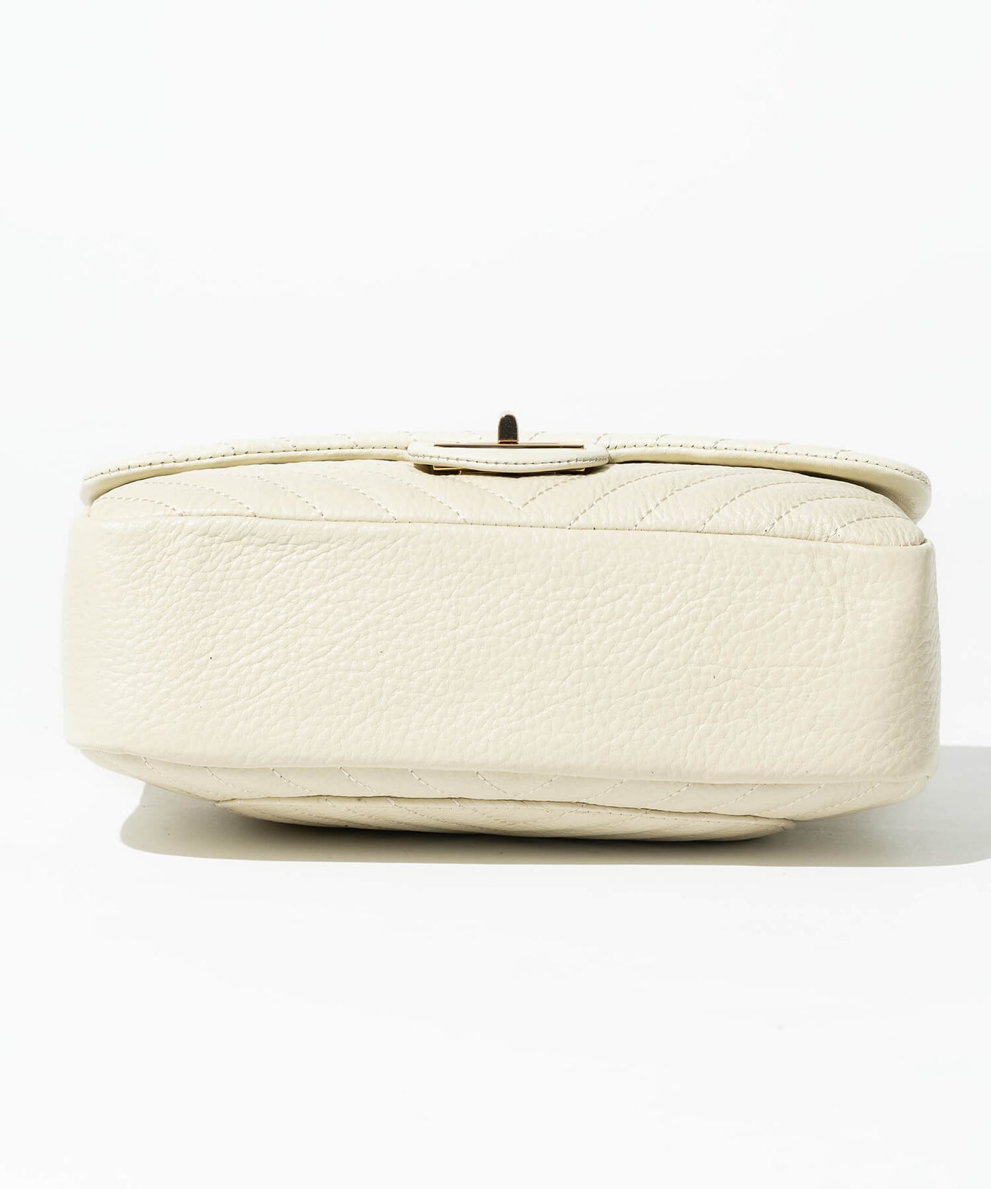 【ORNELLA/オルネラ】(NOVE-19)ラインキルティングチェーンバッグ(ゴールド金具)
