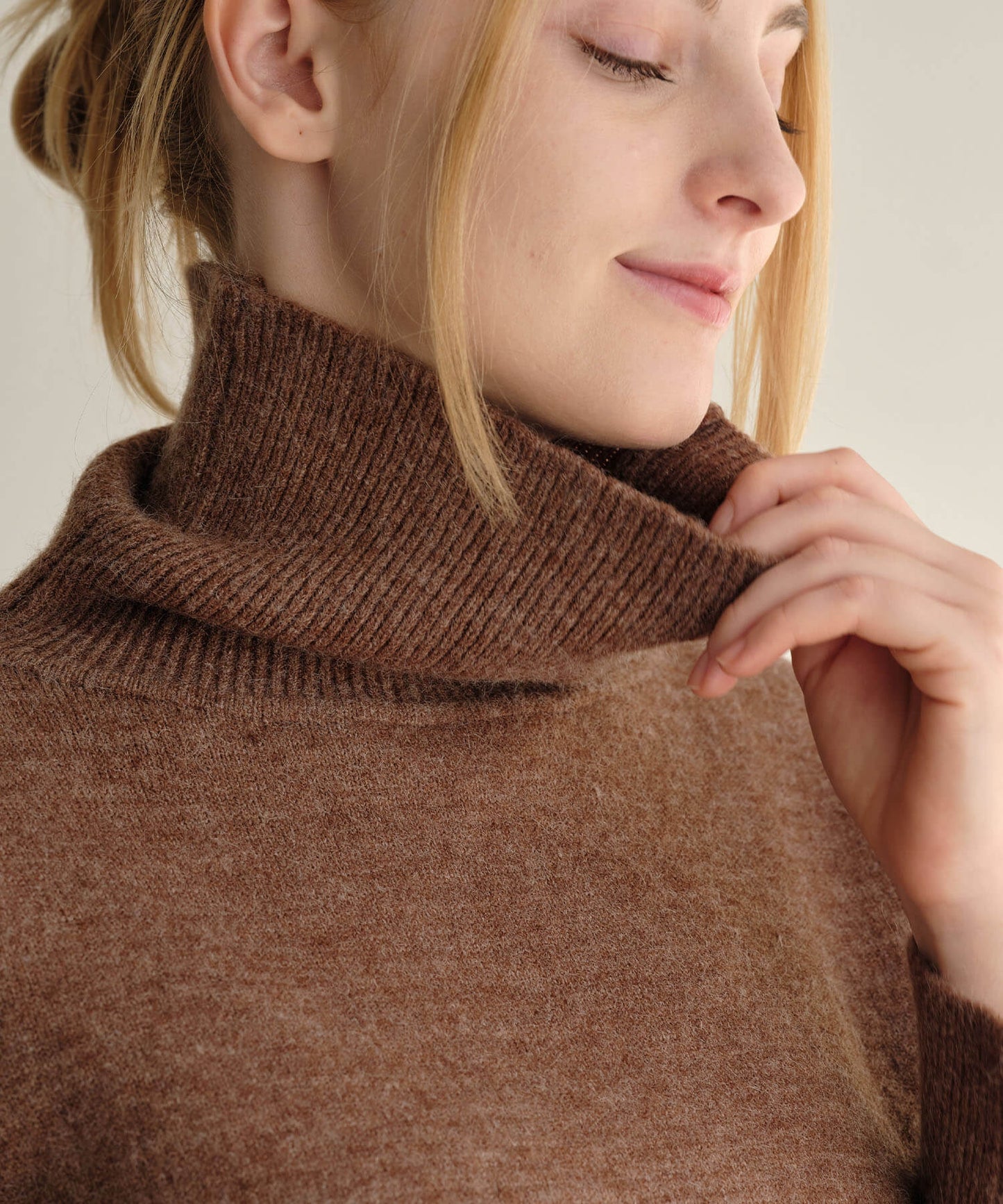 【MIA/ミア】タートルネックルーズニットPO