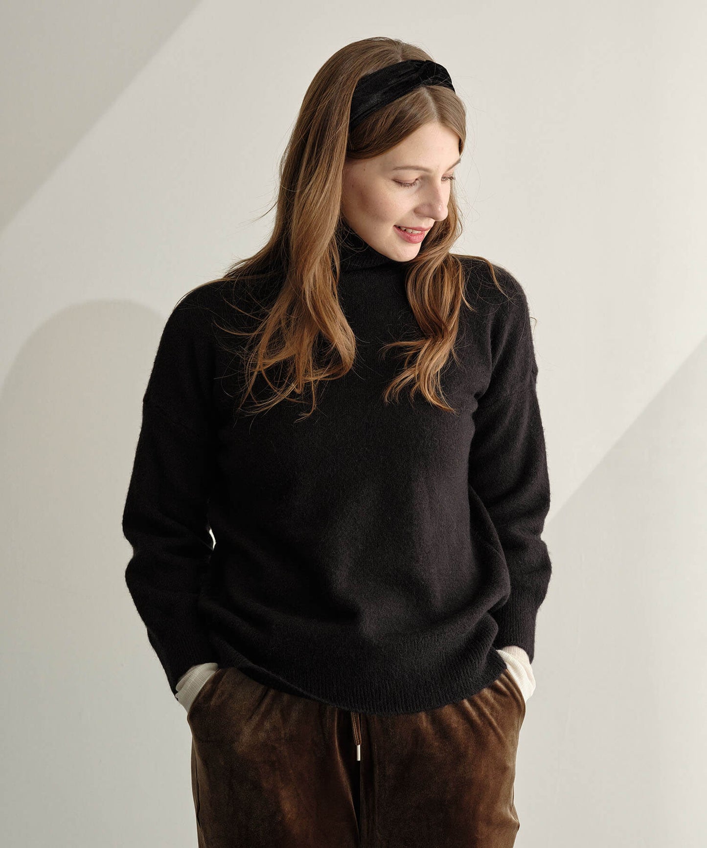 【MIA/ミア】タートルネッククロップドニットPO