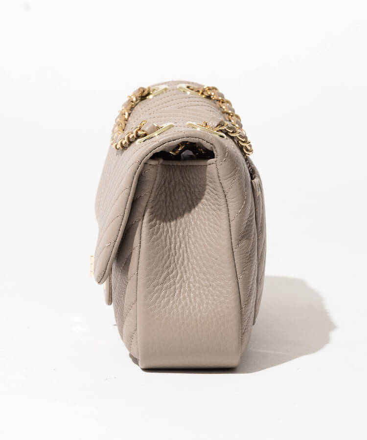 【ORNELLA/オルネラ】(NOVE-19)ラインキルティングチェーンバッグ(ゴールド金具)