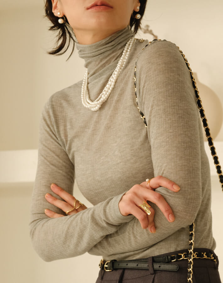 薄くて暖かウール混インナータートル