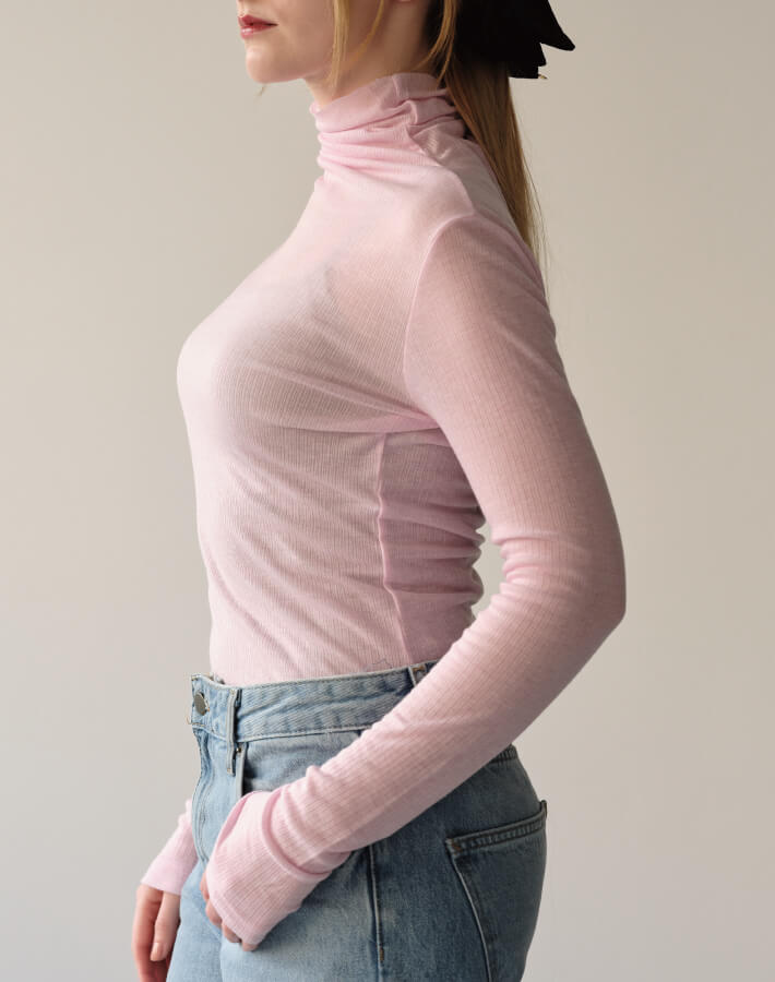 薄くて暖かウール混インナータートル