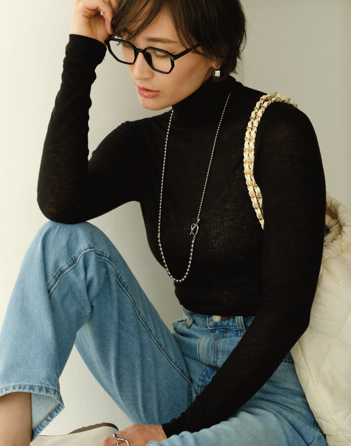 薄くて暖かウール混インナータートル