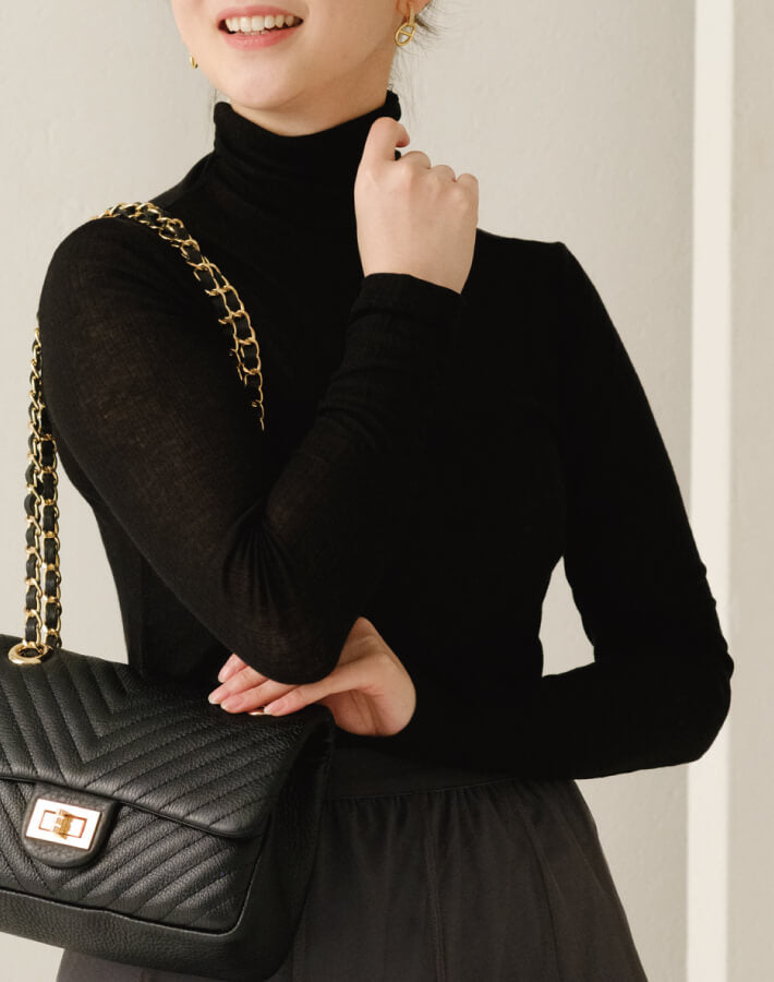 薄くて暖かウール混インナータートル