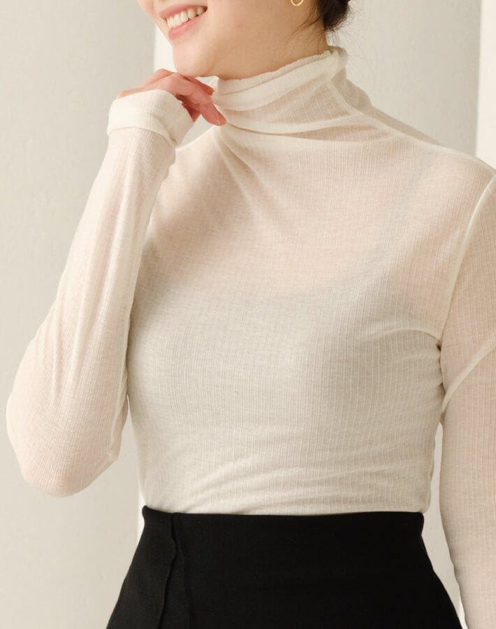 薄くて暖かウール混インナータートル