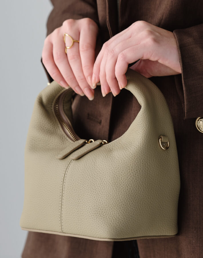 リアルレザーワンハンドルポシェット