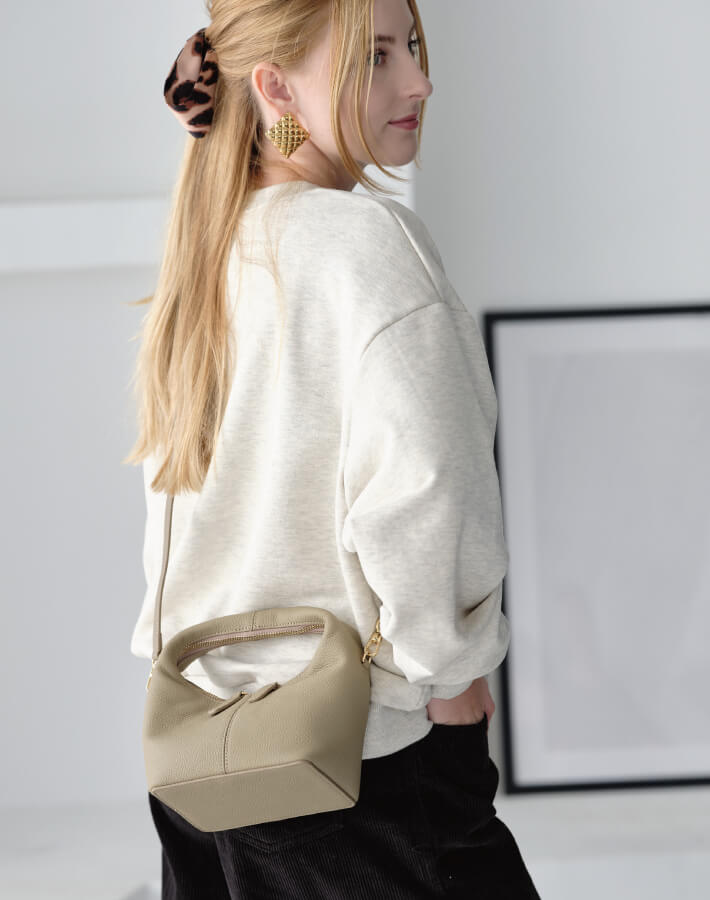 リアルレザーワンハンドルポシェット