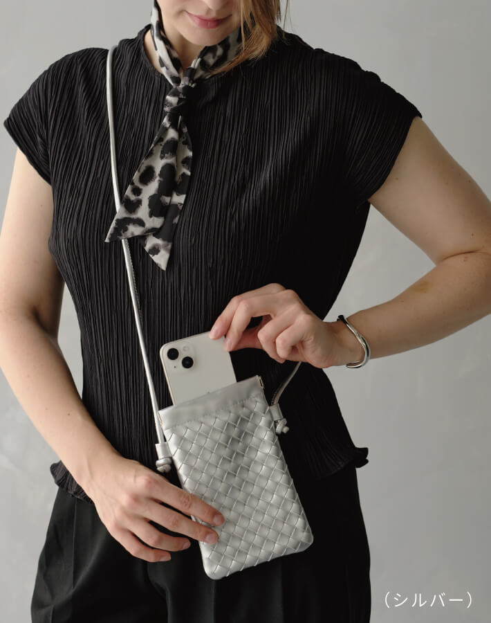 イントレチャートスマホショルダーバッグ