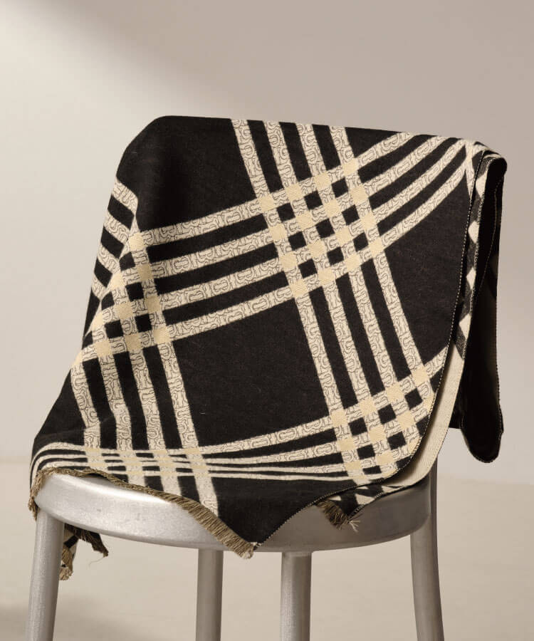 チェックデザイン柄ストール