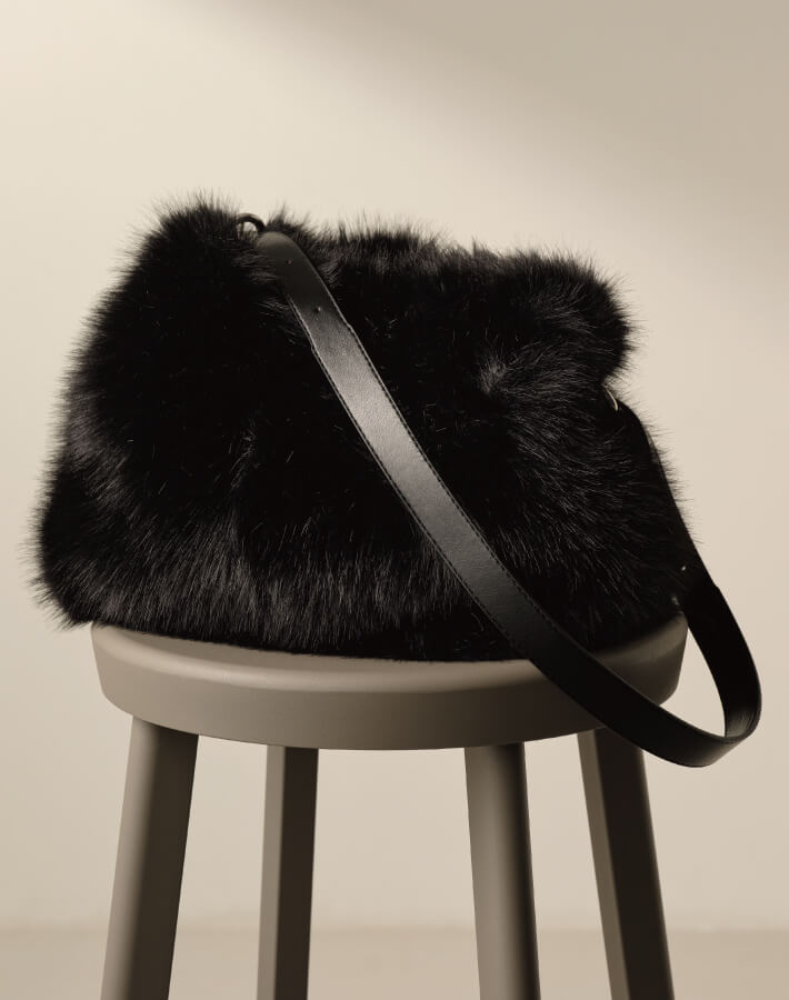 ボリュームファーショルダーバッグ