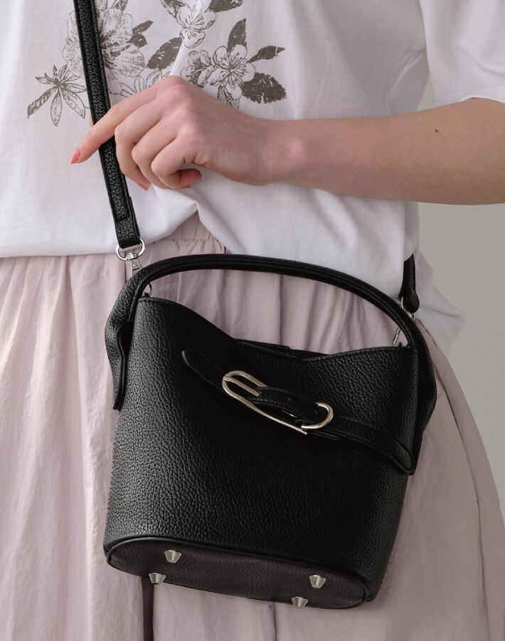 ベルトデザインバケットバッグ