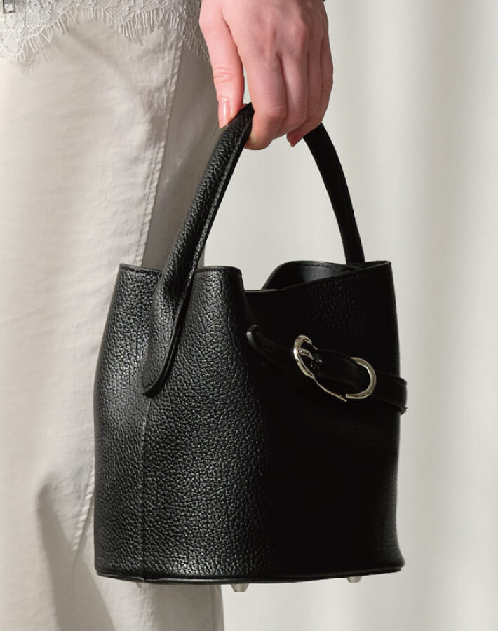 ベルトデザインバケットバッグ