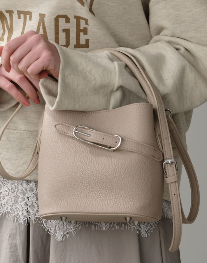 ベルトデザインバケットバッグ