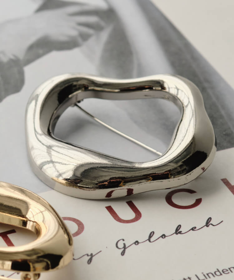 オーバルブローチ
