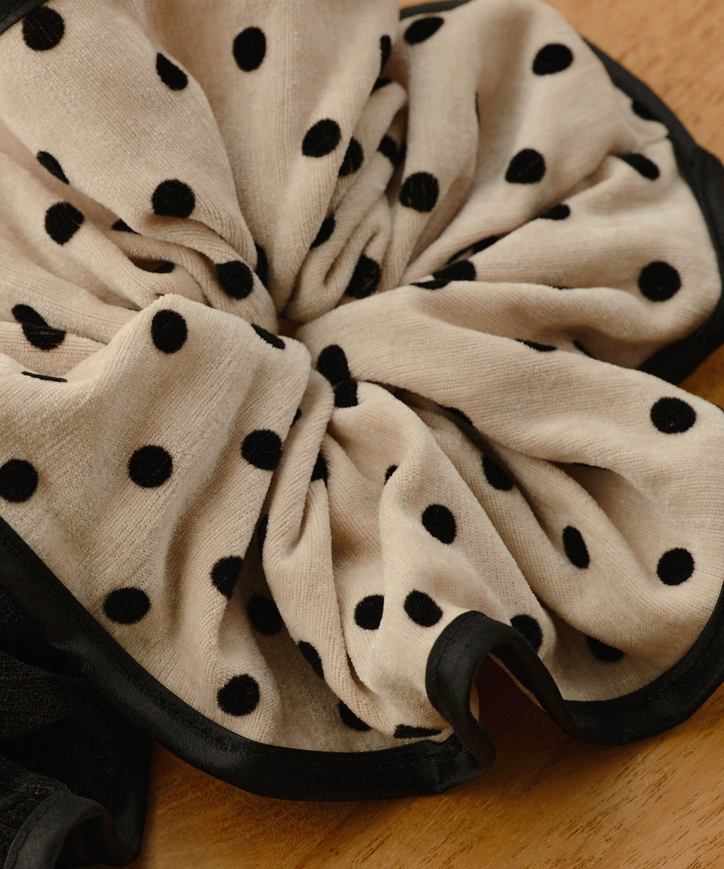 【ANOH】ドットベロアタッチシュシュ