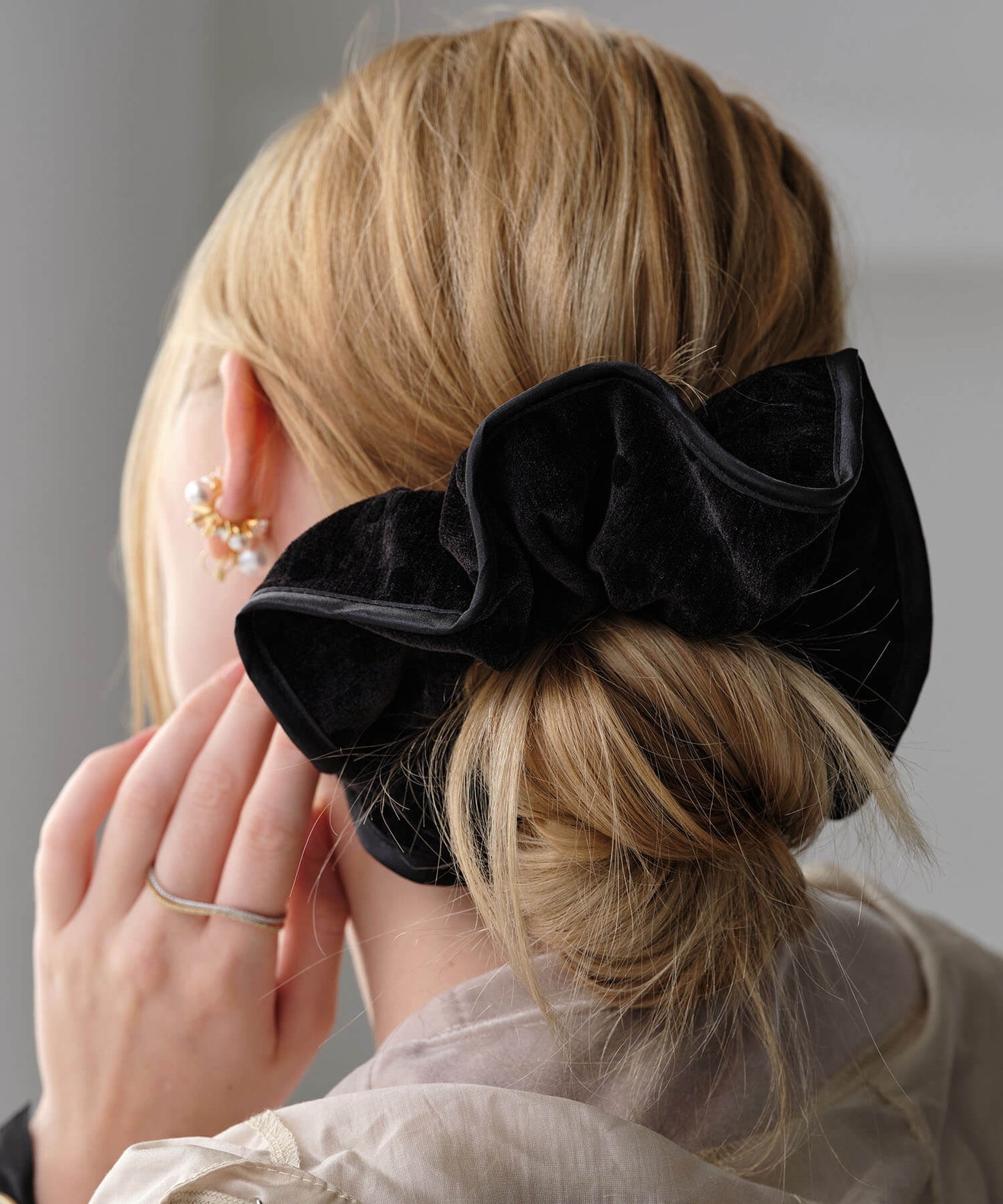 【ANOH】ドットベロアタッチシュシュ