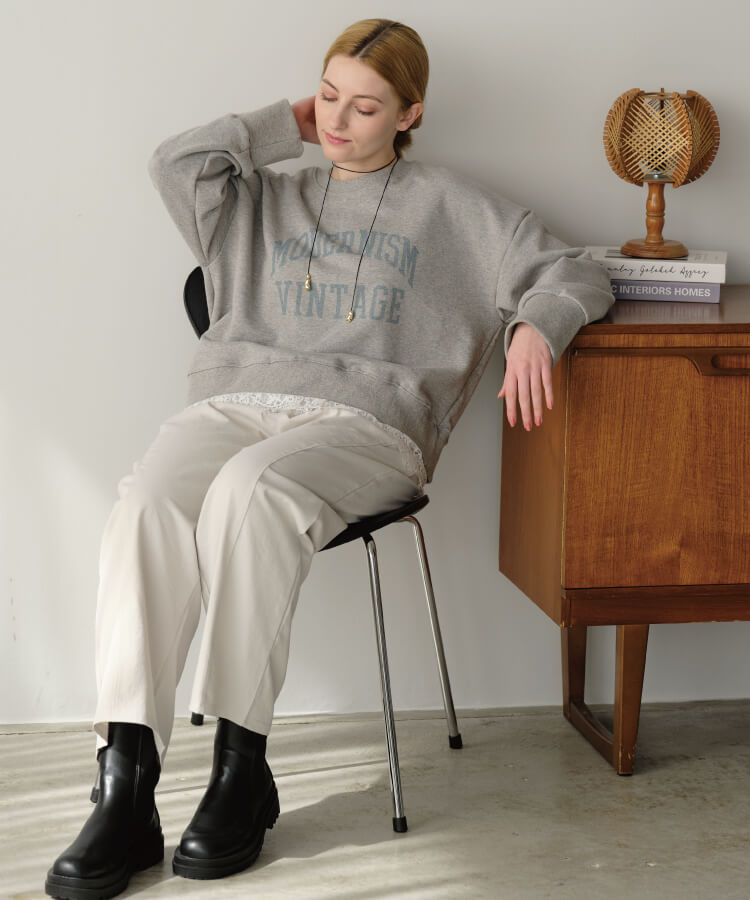 カーブシルエットパンツ