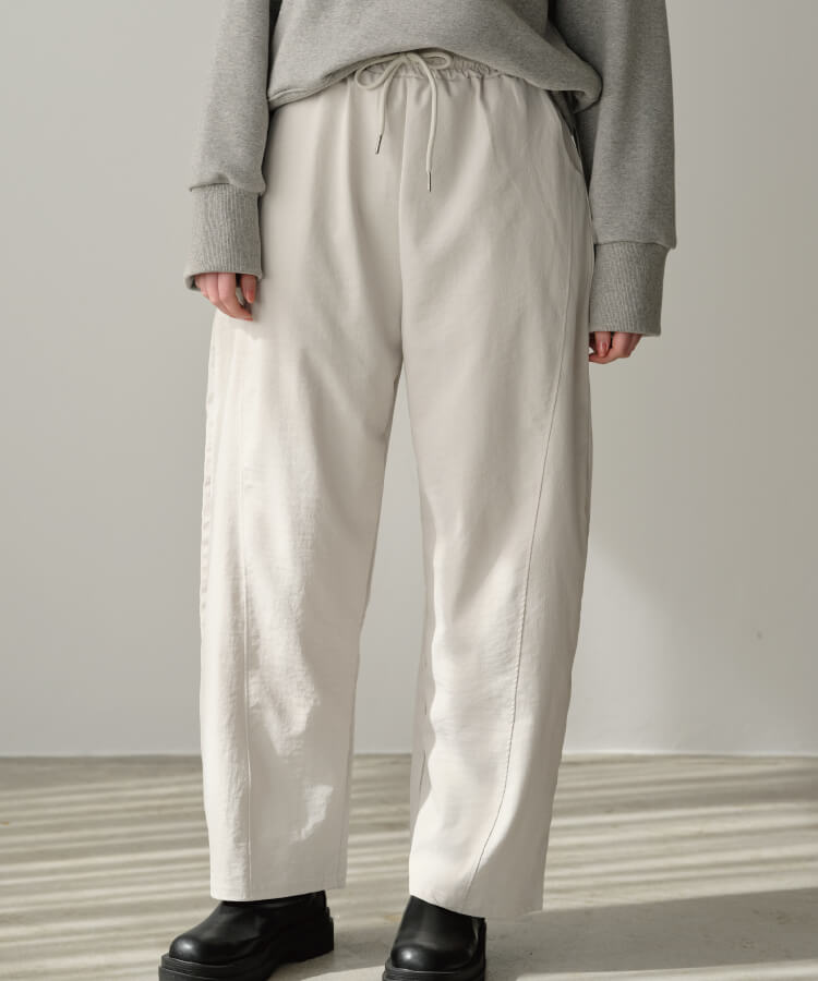 カーブシルエットパンツ