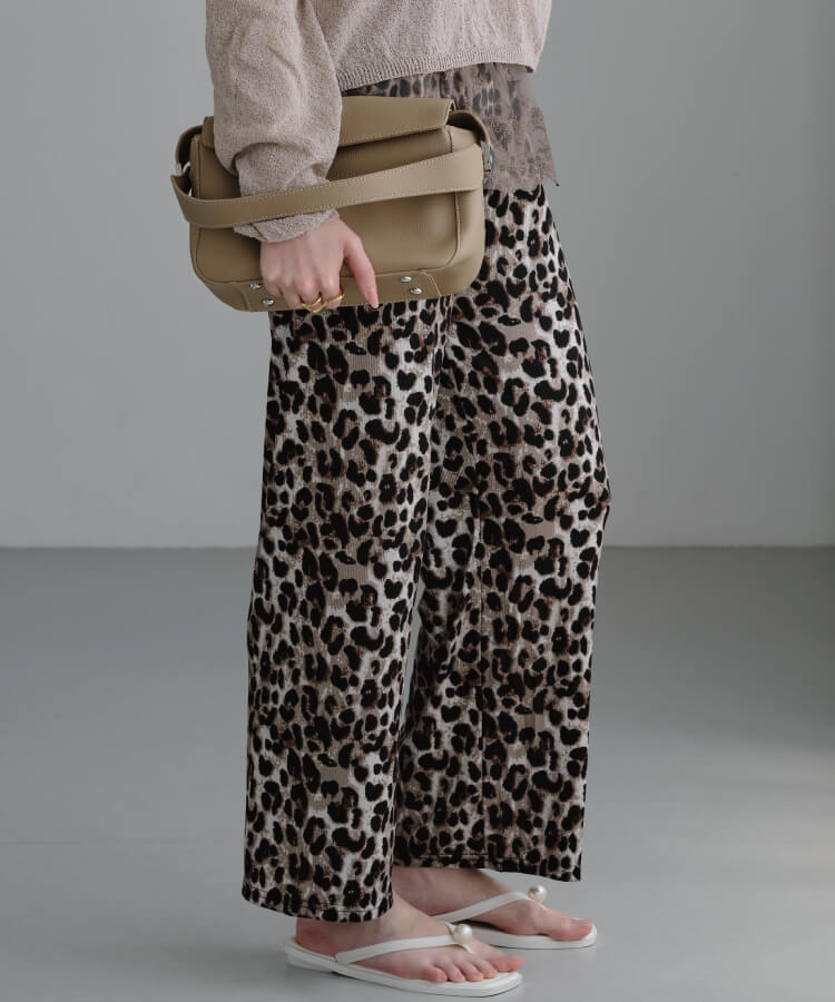 さらっと涼しいレオパードプリーツパンツ