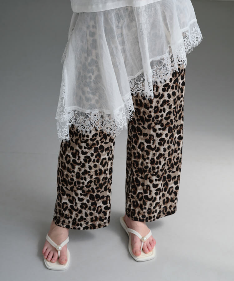さらっと涼しいレオパードプリーツパンツ