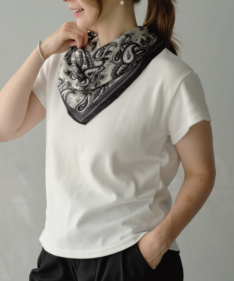 【MIA/ミア】ペイズリー柄スカーフ付きTシャツ
