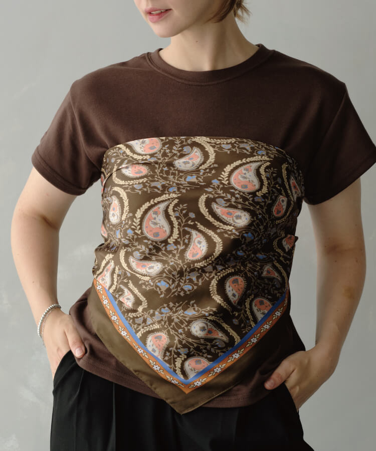 【MIA/ミア】ペイズリー柄スカーフ付きTシャツ